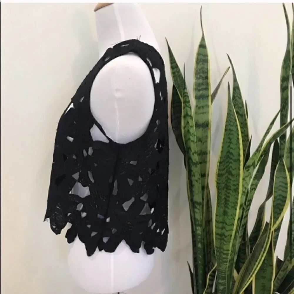 Caution To The Wind Lace Cut Out Cropped Round Neck Pull Over Black Tank-top - Picture 4 of 6